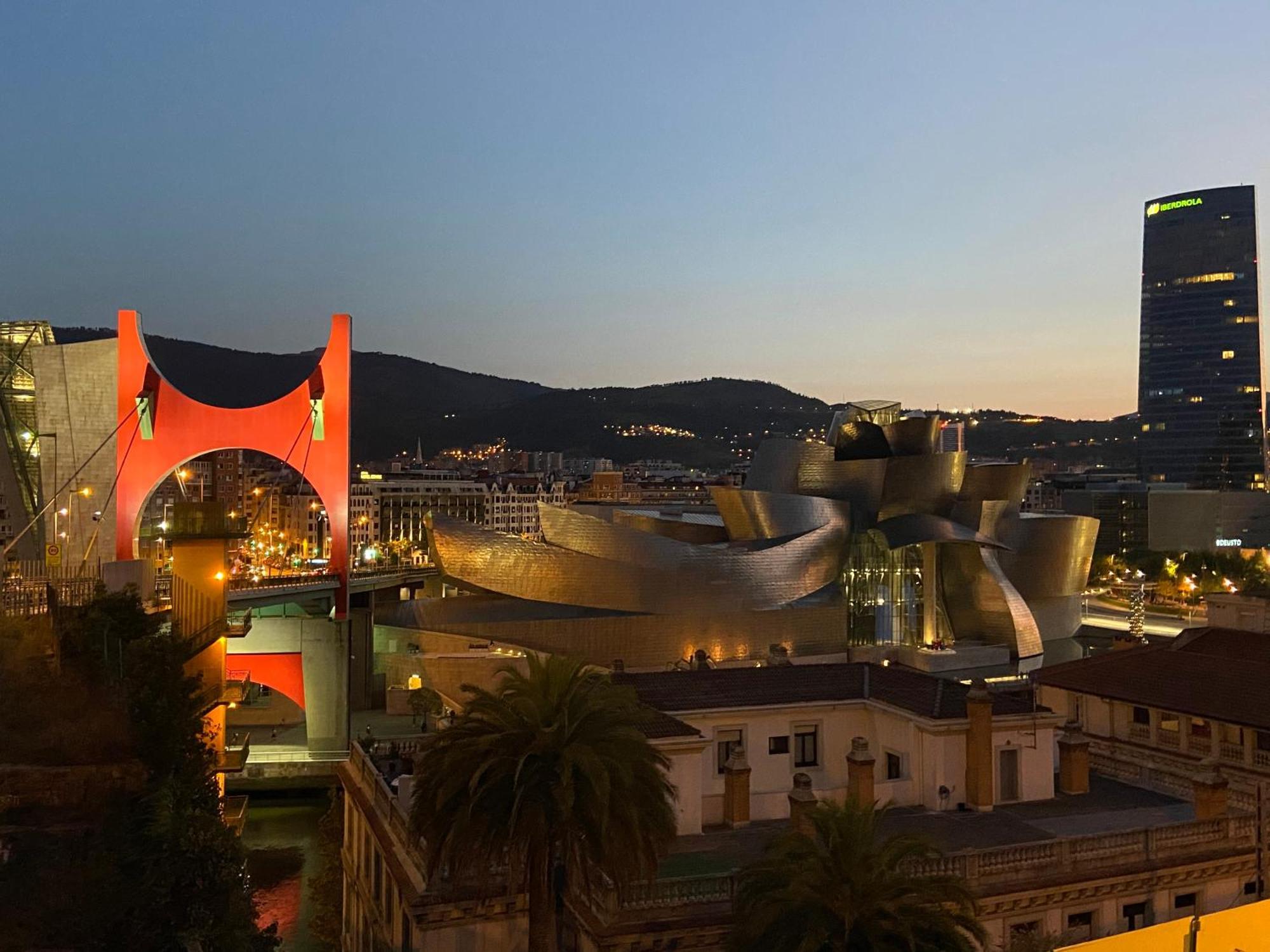 110 M2 Central Apartment In Abando Close To Guggenheim With Parking Bilbao Zewnętrze zdjęcie